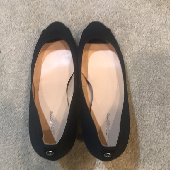 Liz Claiborne Black Fabric Peep Toe 3 Inch Heels-Size 8 - Picture 2 of 10